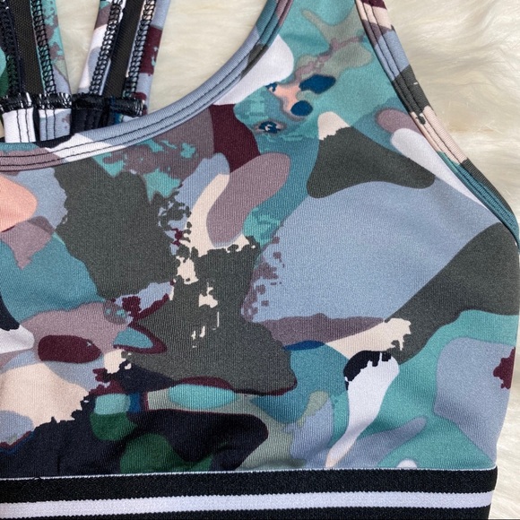 Abstract Sports Bra Women’s Size medium colorful gym workout - Picture 2 of 8